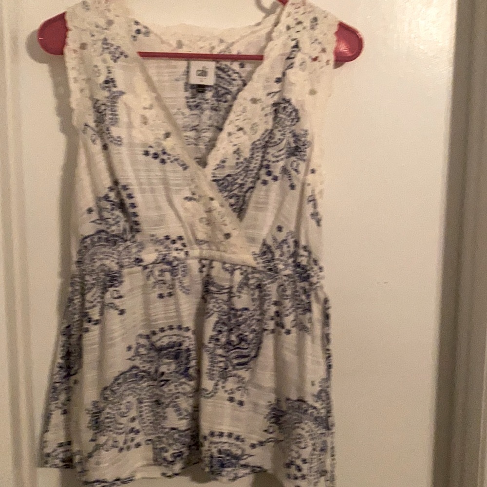 Paisley print sleeveless top.